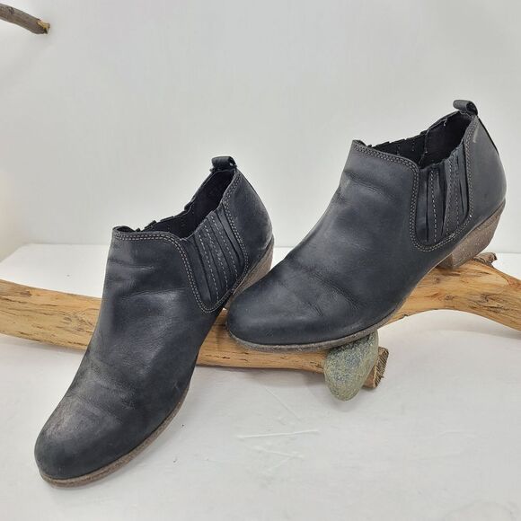 Clarks Black leather short booties with gusset - Picture 6 of 6